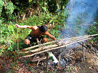 Juan roasts pheasants.