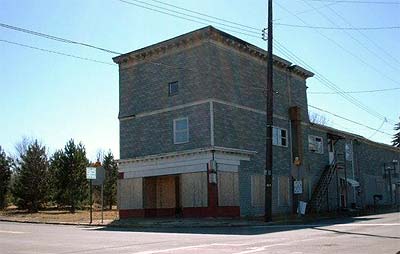 image, Boarded-up building in downtown Centralia, early spring 2002. Photo courtesy Cricket of Palmyra, PA.