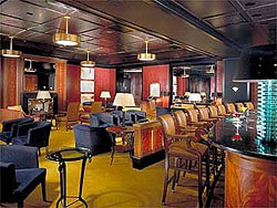 Cigar bar in Chicago. Photo courtesy the Peninsula Hotel of Chicago.