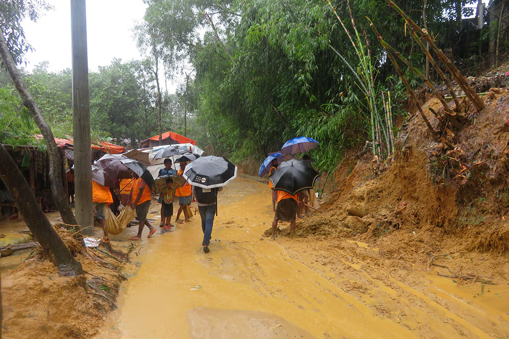 Reconstruction after landslides