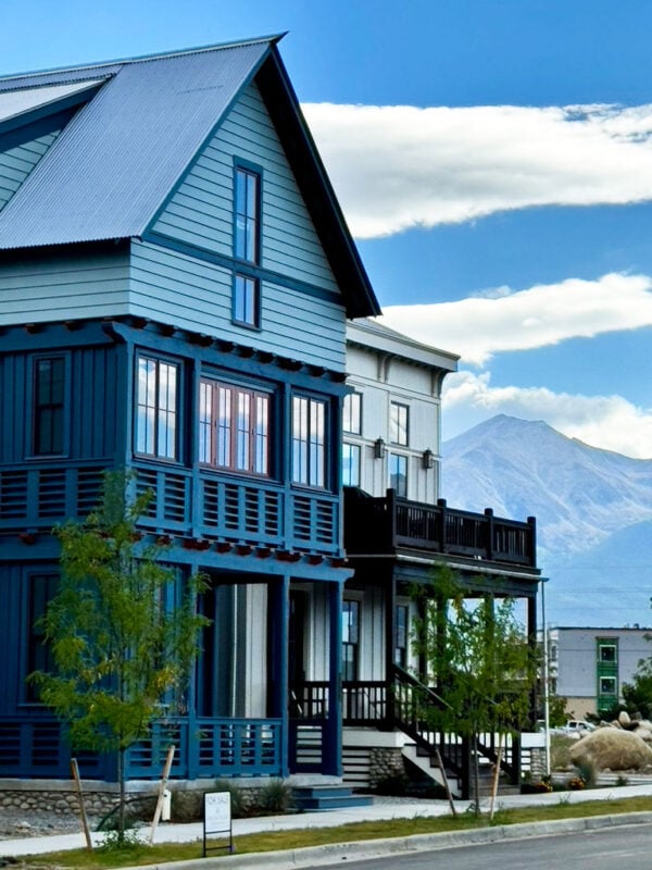 Residences and mountains