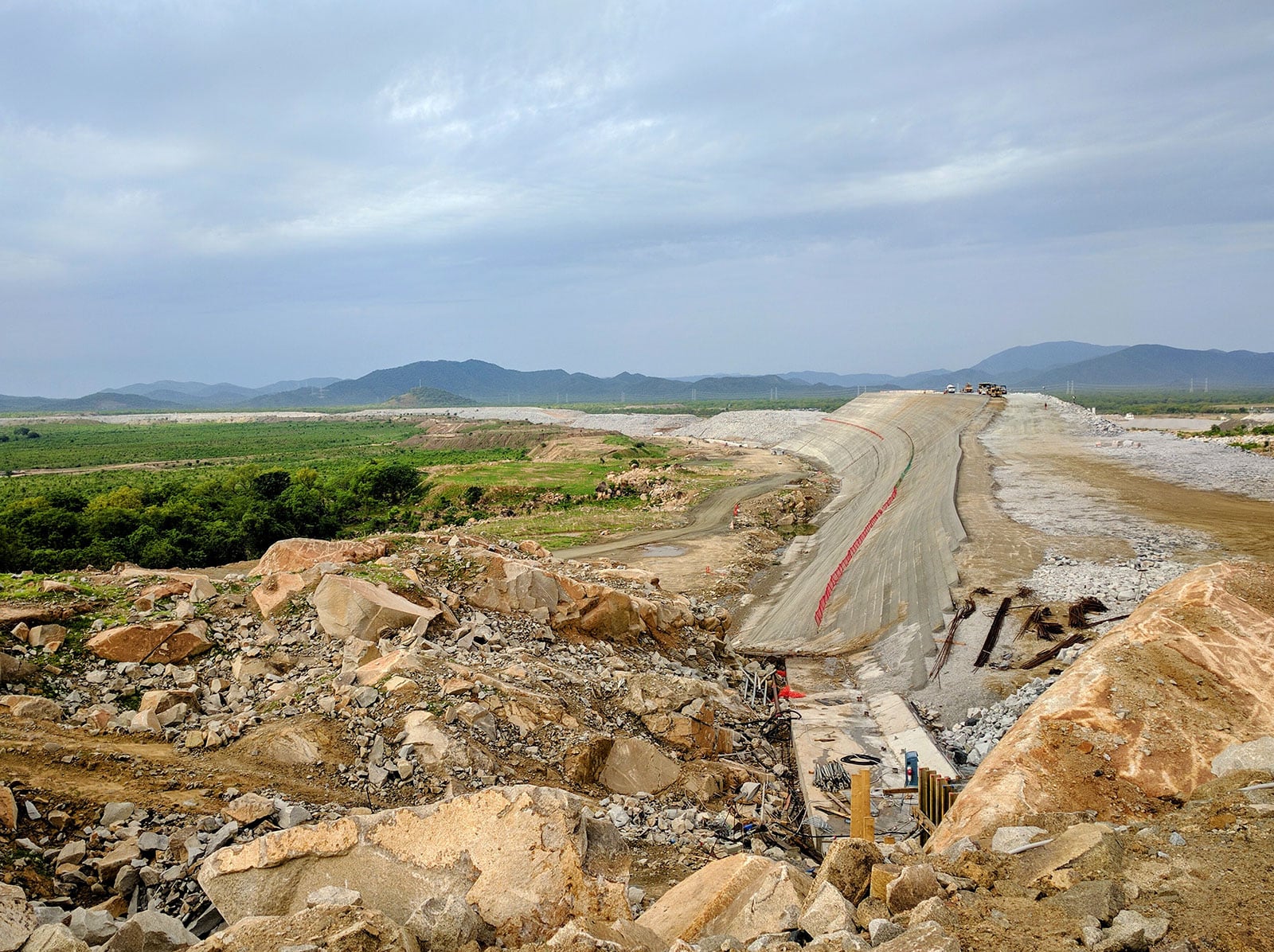 Saddle dam