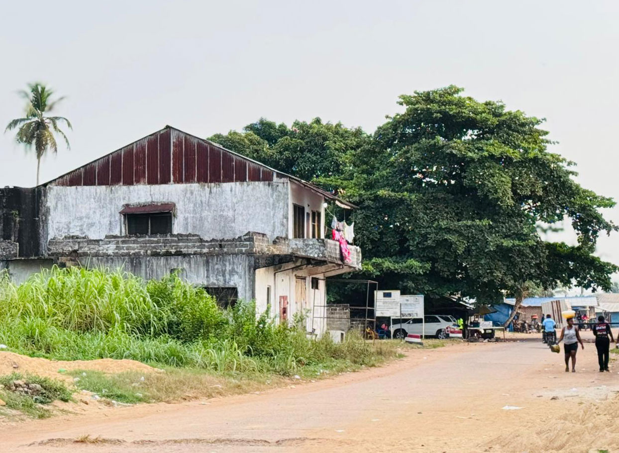 The road leading to Fanti Town